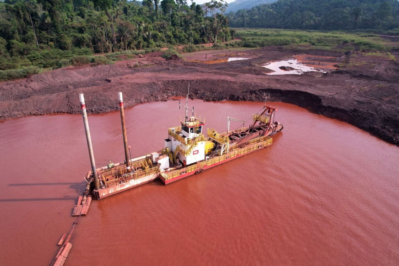 Operation phase mining dredger
