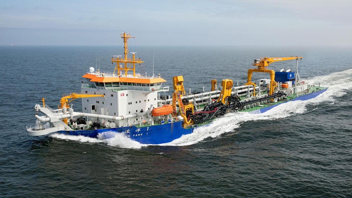 trailing suction hopper dredger (TSHD)