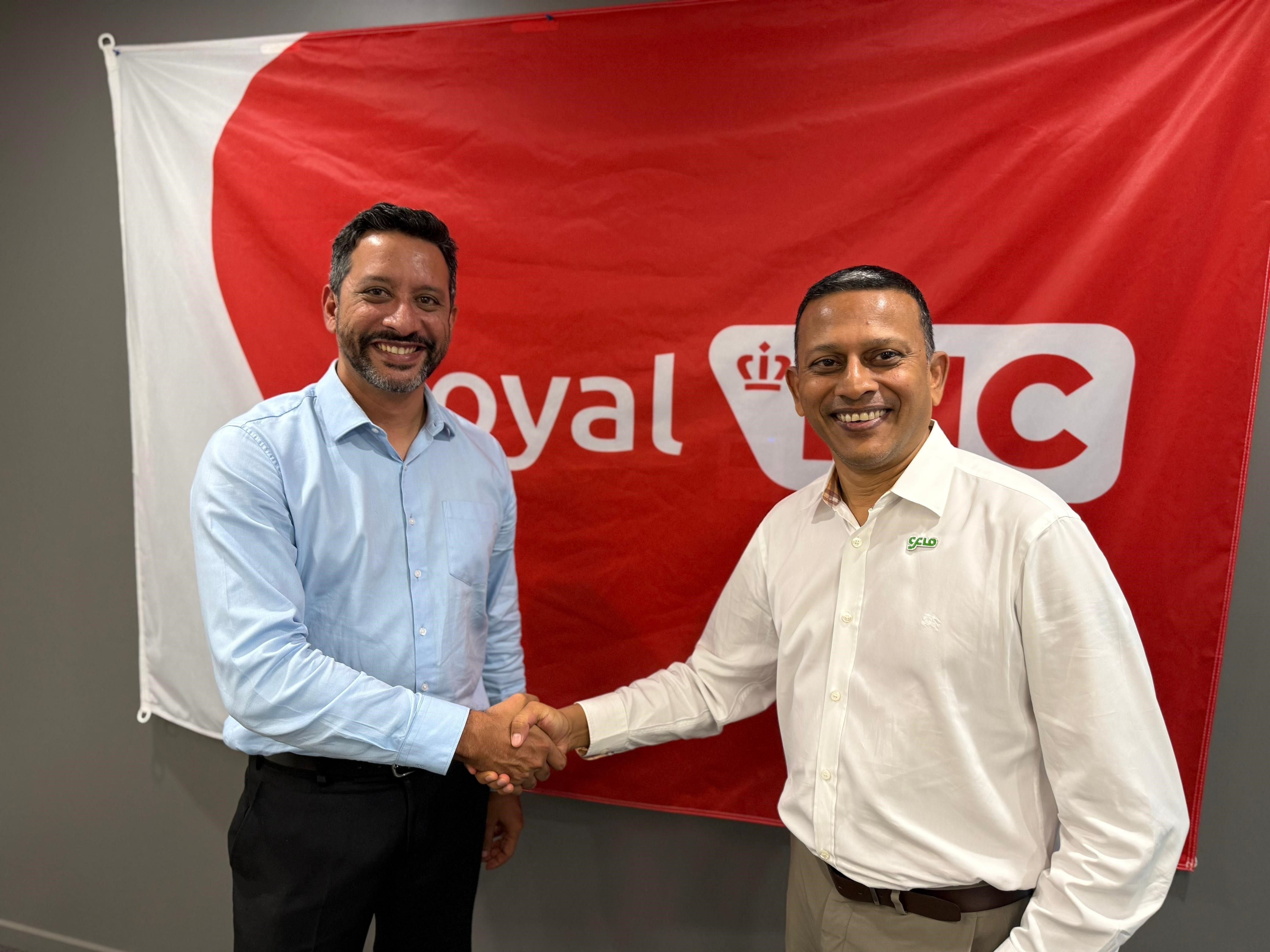 Glen D’Costa of IHC Mining (left) and Manish Bhartia, Managing Director CFlo (right) Glen D’Costa of IHC Mining and Manish Bhartia, Managing Director CFlo