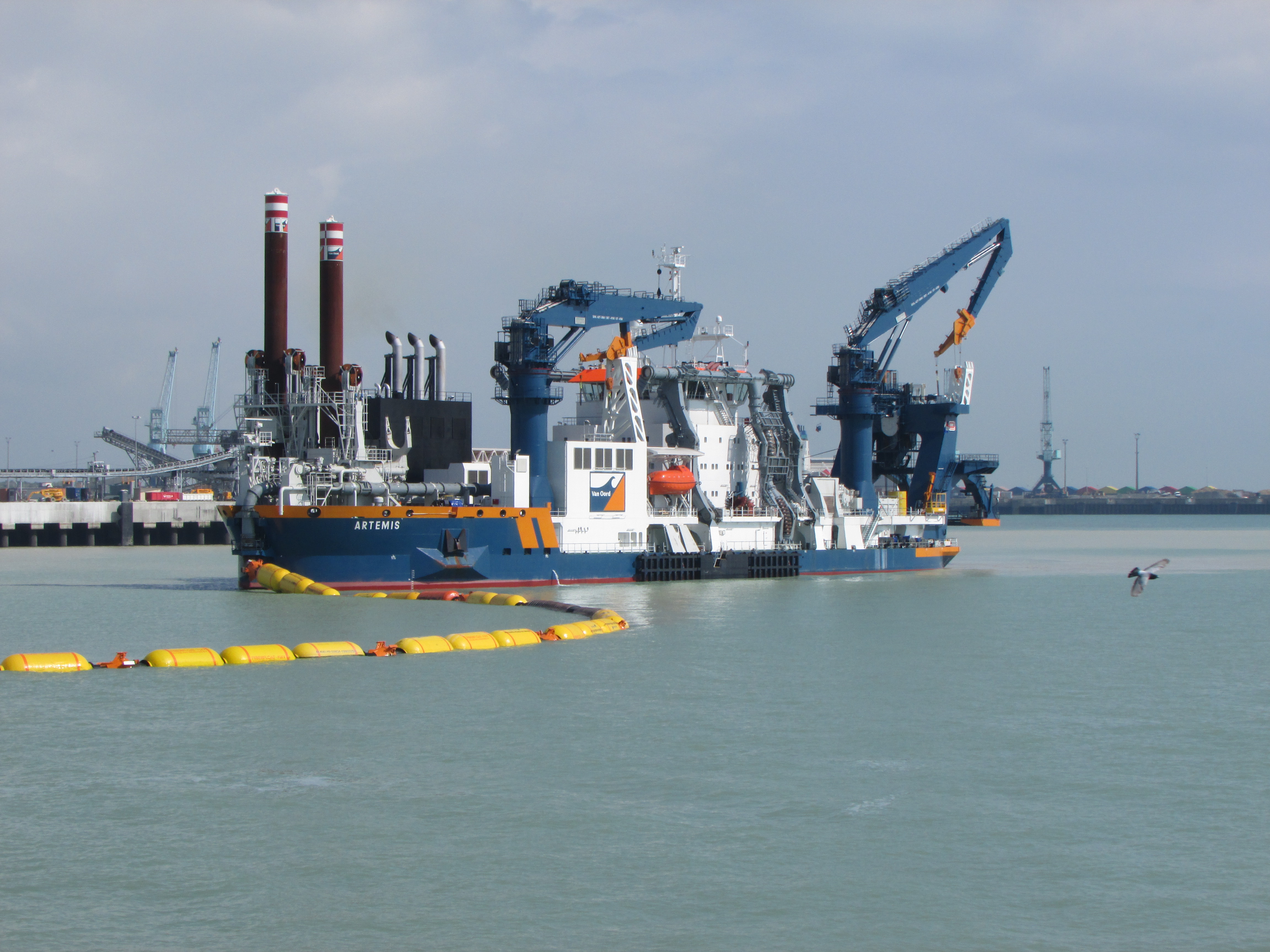 CSD Artemis at work in Port Atlantique