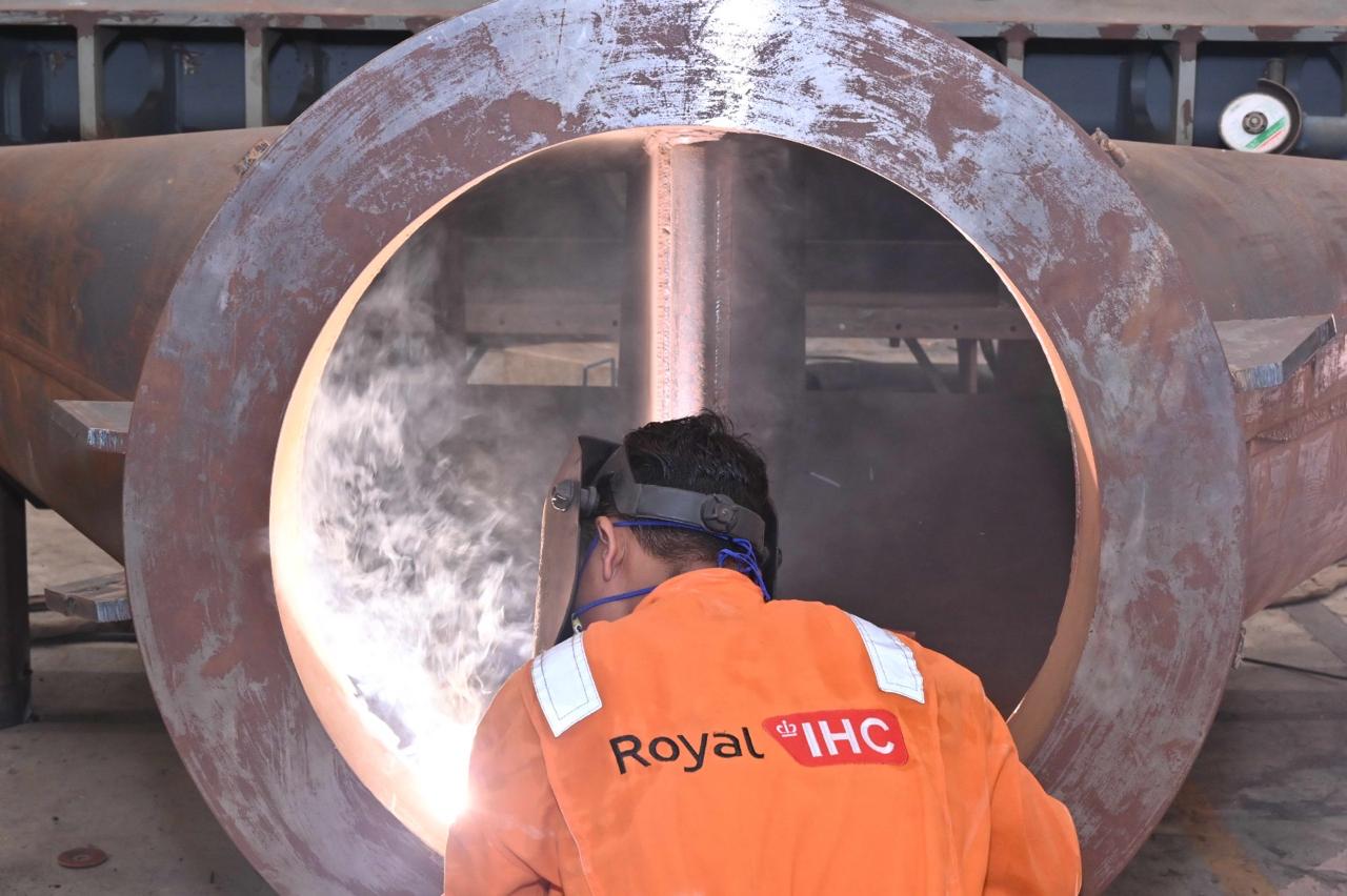 Royal IHC colleague welding