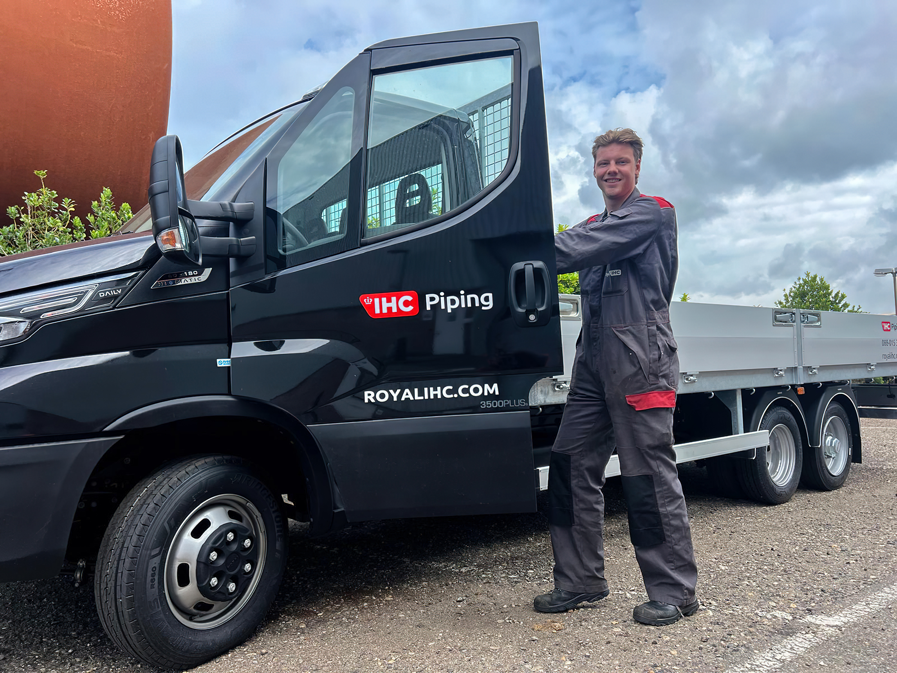 IHC Piping truck