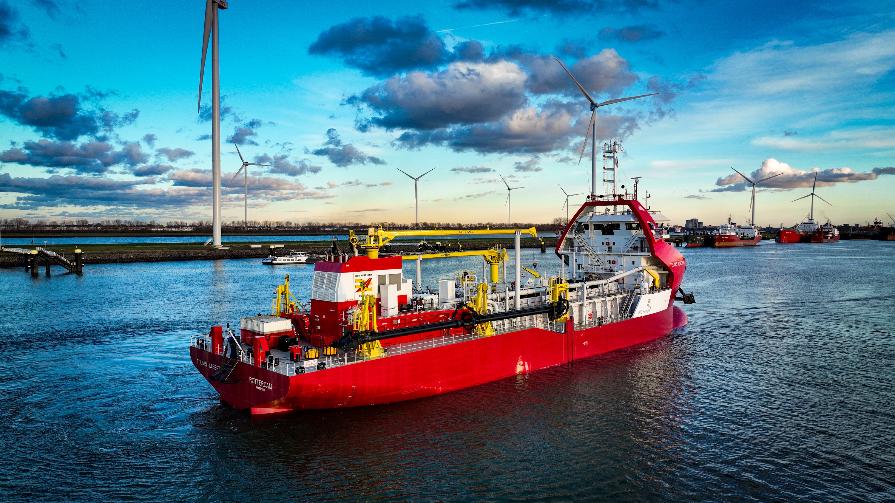 TSHD TEUNIS HUIBERTUS IHC Dredging at sea trails