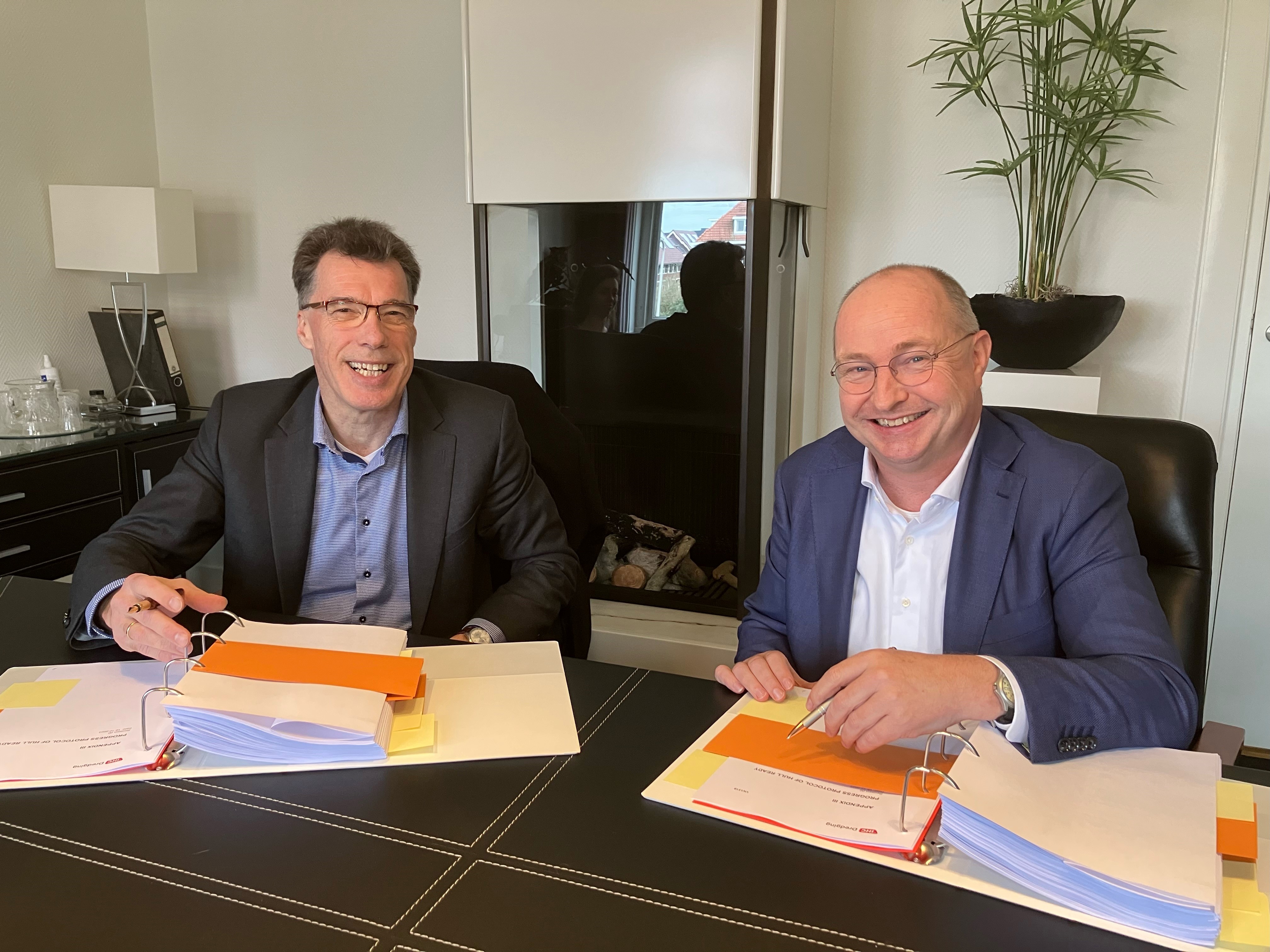 Dutch Dredging's Kees van de Graaf Jr (right) and Royal IHC's Derk te Bokkel at the signing ceremony. Signing contract