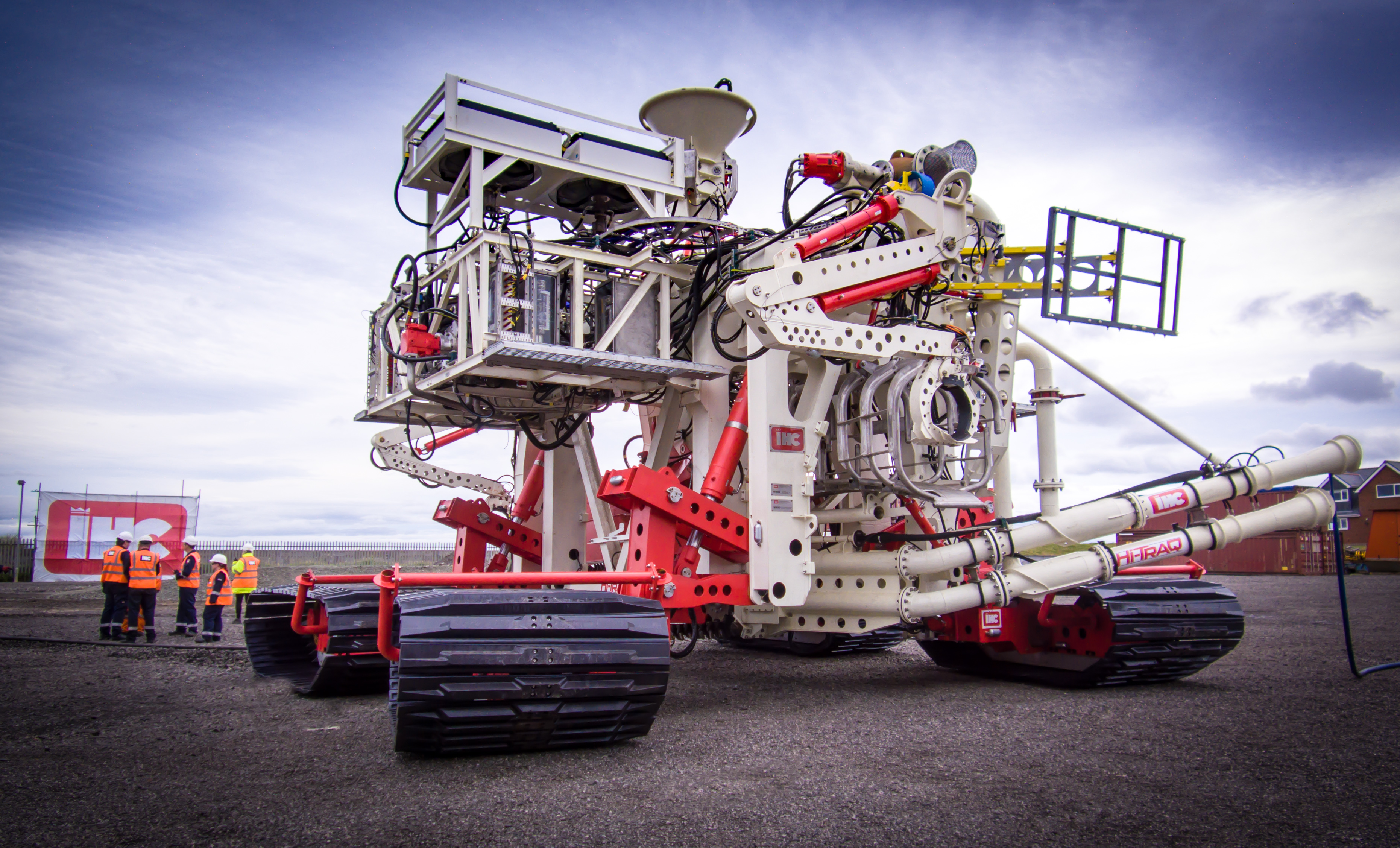 Hi-Traq Hi-traq a large subsea trenching machine