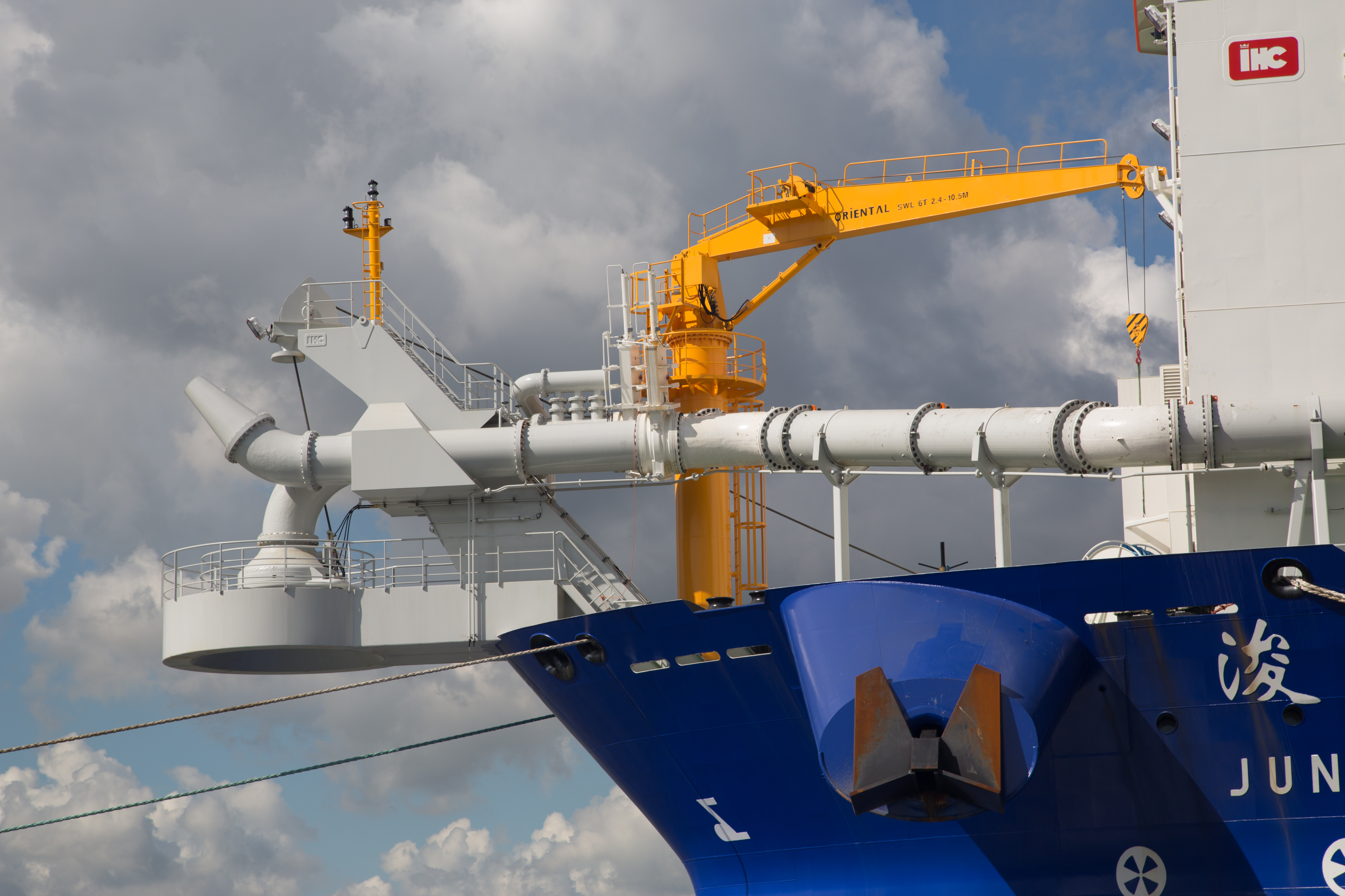 Bow coupling with rainbow nozzle