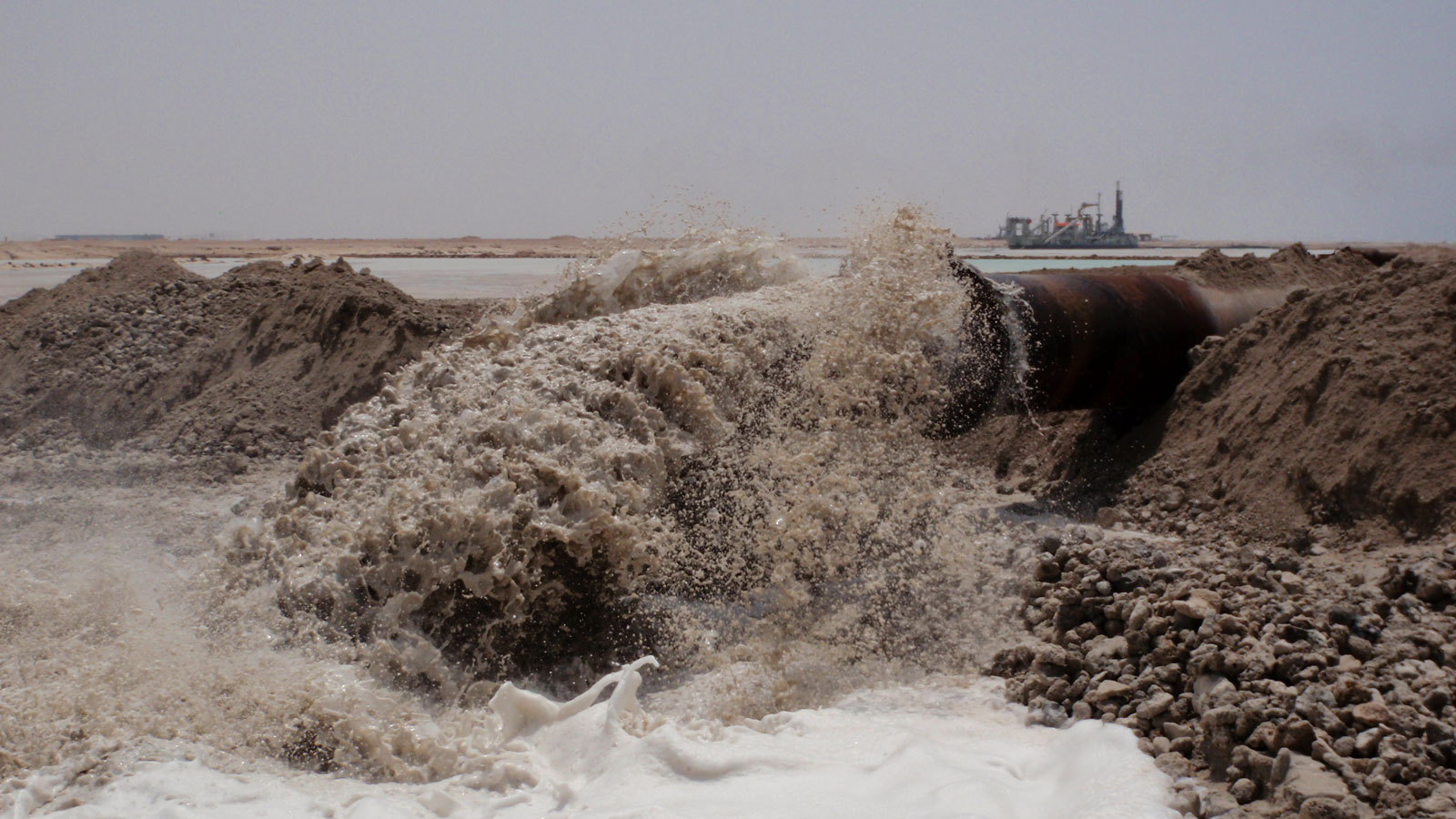 Slurry through dredge pipe system