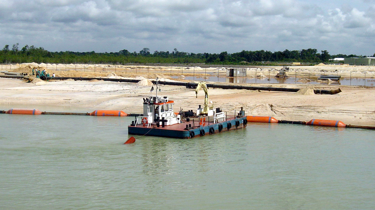 Delta Multi Craft workboat handling floating pipeline