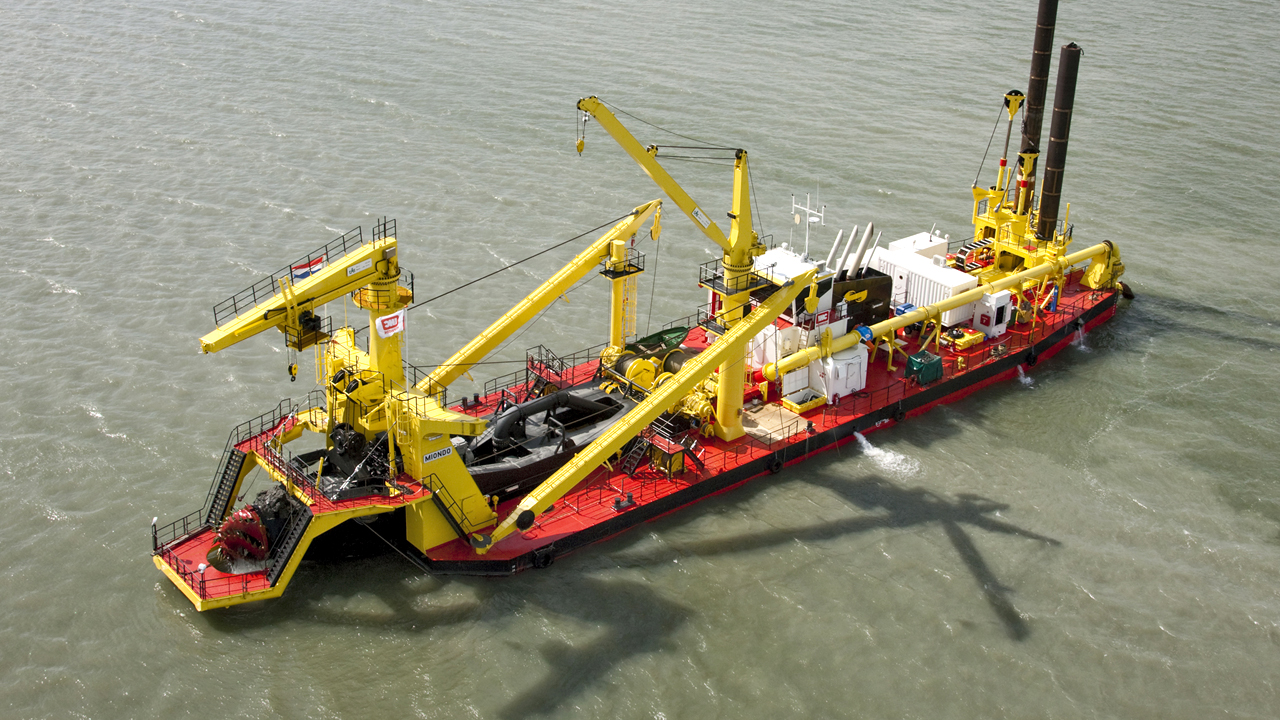 Stationary rock cutter suction dredger