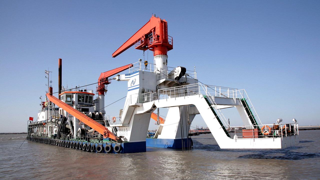 Royal IHC 7025 large standard cutter suction dredger