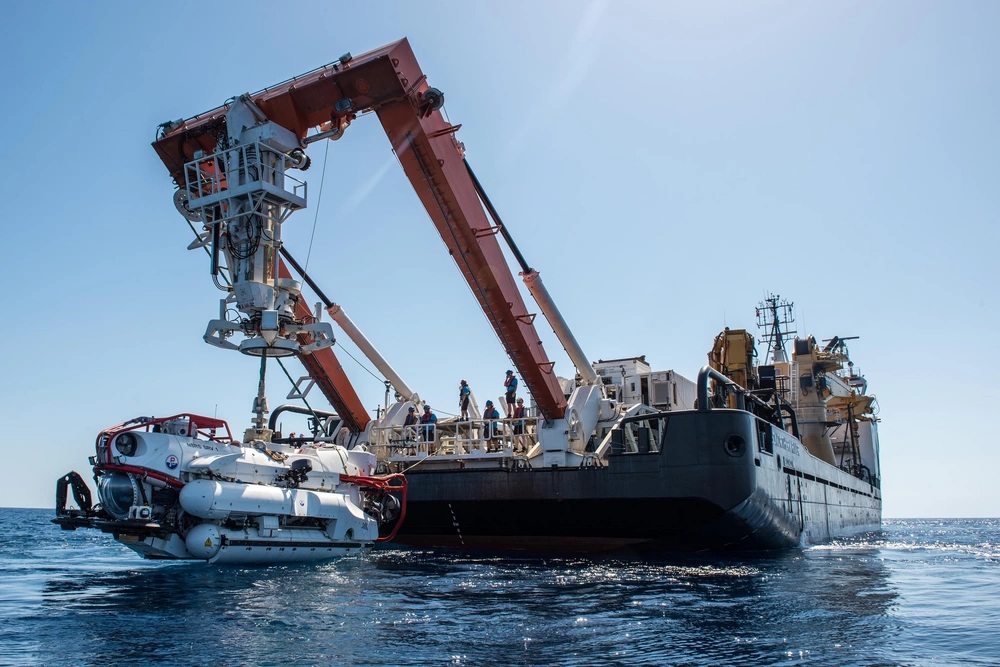 Submarine rescue LARS