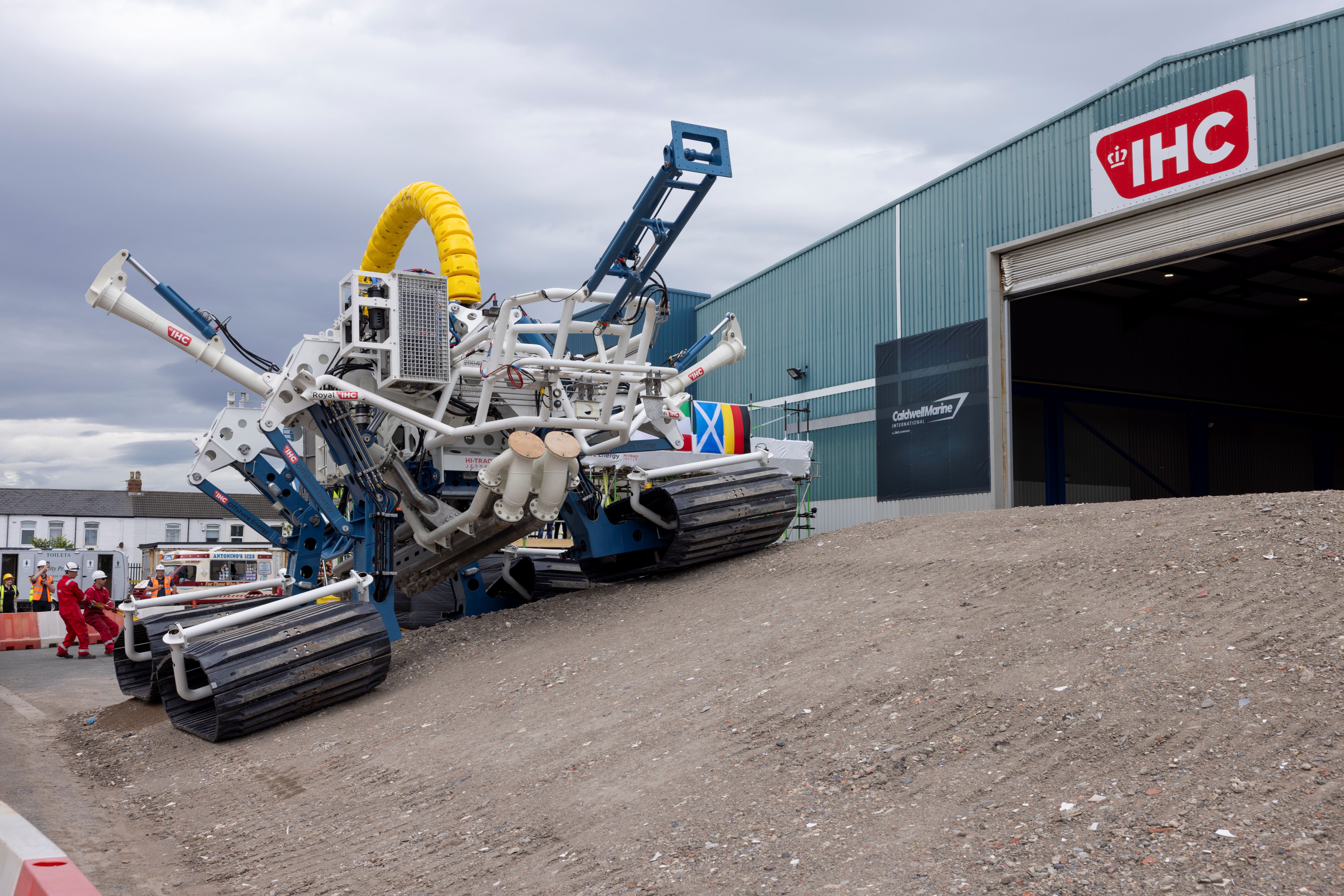 Amphibious Hi-Traq Jetter driving at the side of a ramp