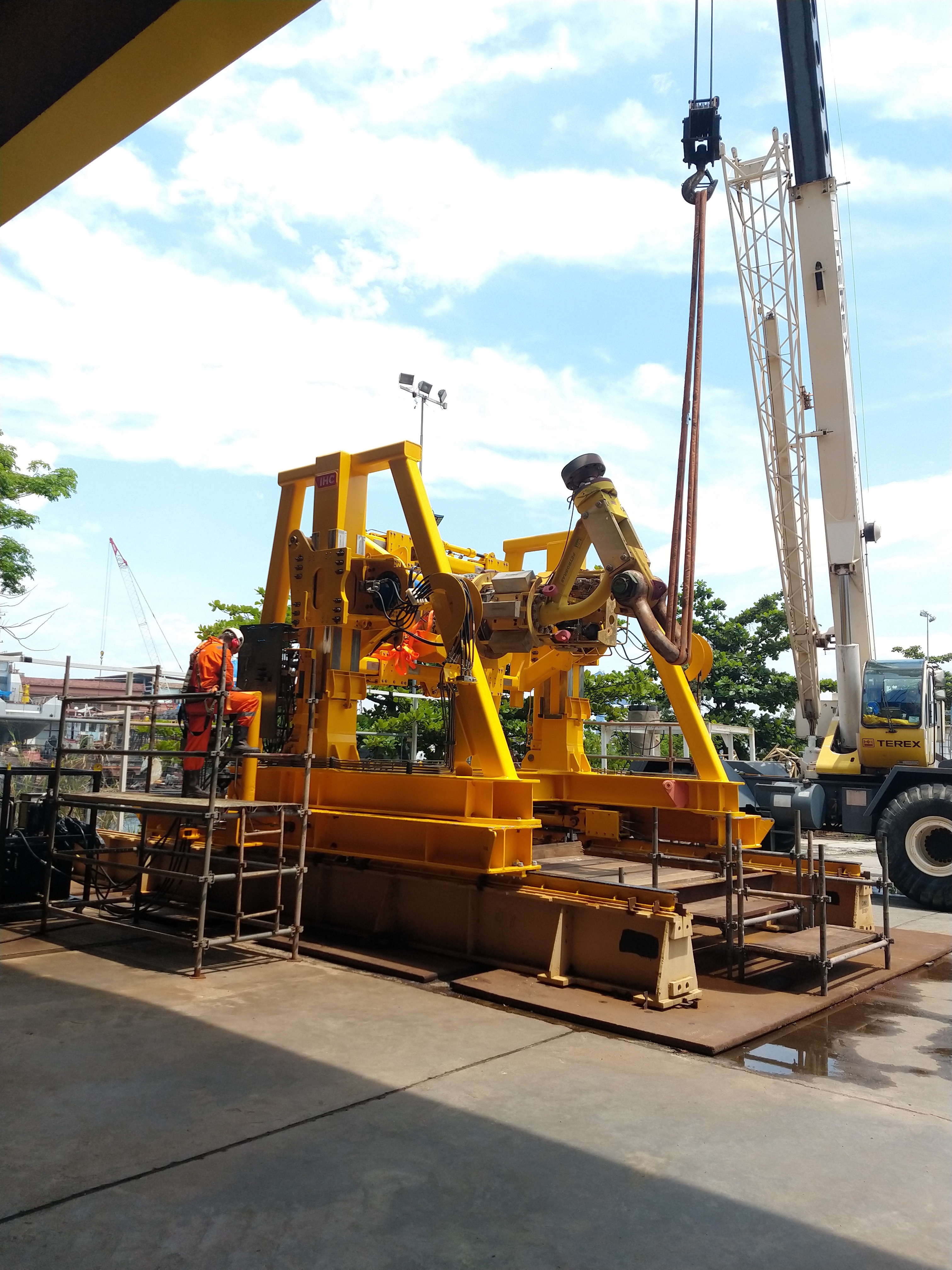 Positioning for a first end connection - gooseneck up