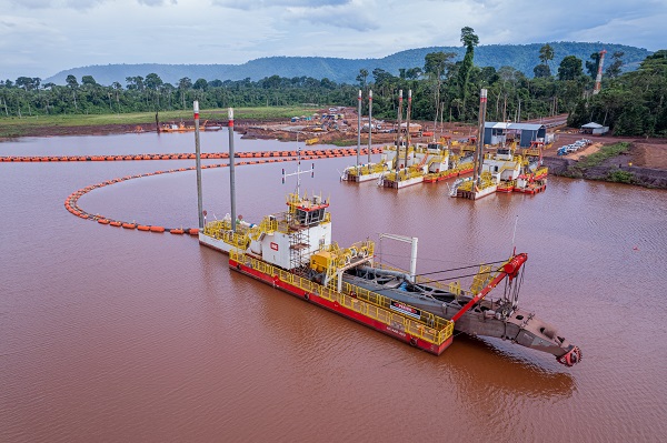 Electric dredger at Gelado Project, Brazil